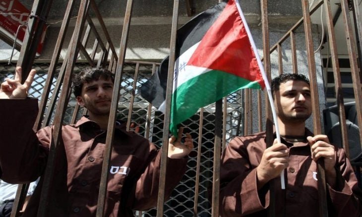  الهيئة والنادي: قرار الاحتلال بإبعاد أسيرين مقدسيين أحدهما محرر إنذار باستهداف آلاف الأسرى والمحررين  